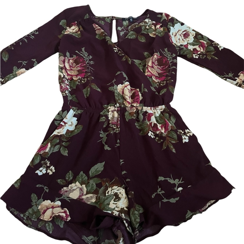 One Clothing Los Angeles Burgundy Floral
Long Sleeve Romper Size XS